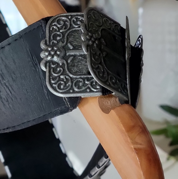 AWESOME Western Leather and Metal detail belt - Picture 11 of 16
